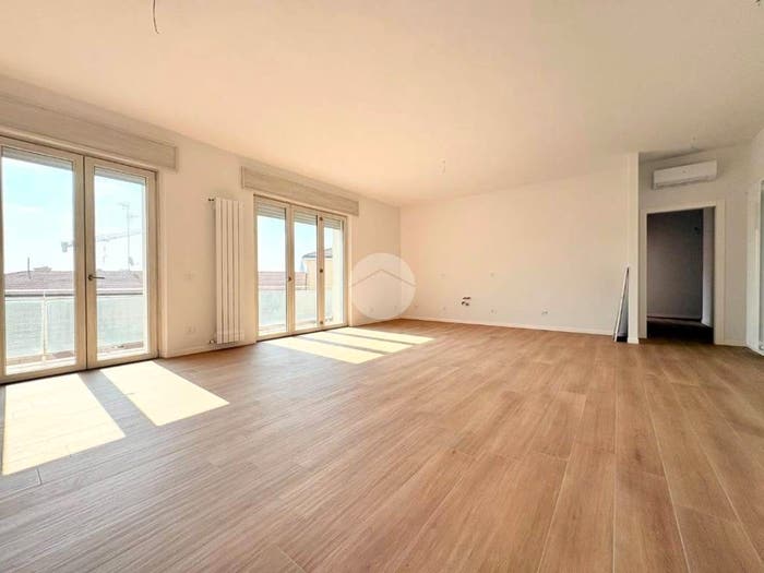 Appartamento trilocale in vendita in Via zara, Piazza Castello, Cremona