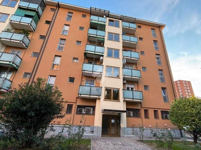 Appartamento quadrilocale in vendita in Via Betti Ugo, Gallaratese, Milano
