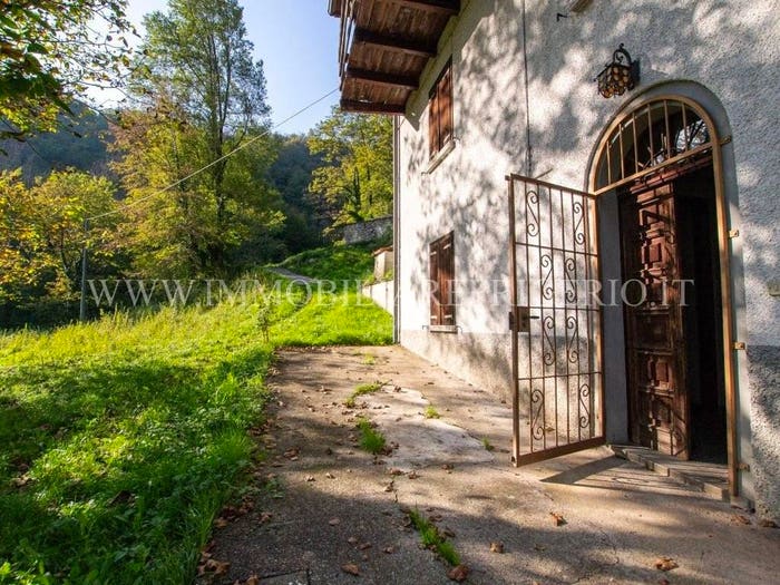 Casa quadrilocale in vendita in via Opreno, Caprino Bergamasco