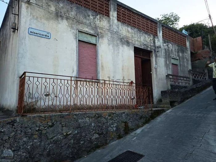 Casa trilocale in vendita in Via Misericordia, Gualtieri Sicaminò