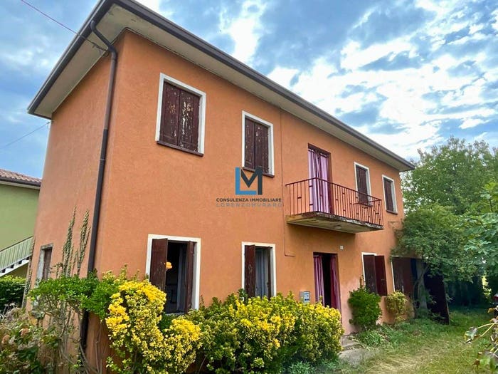 Casa con 5 locali in vendita in Montebelluna