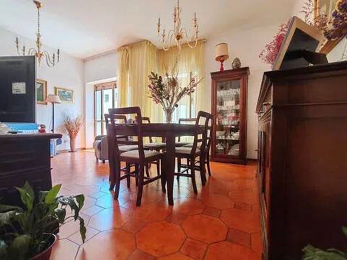 Appartamento con 5 locali in vendita in Viale Eugenio Chiesa, Centro, Massa