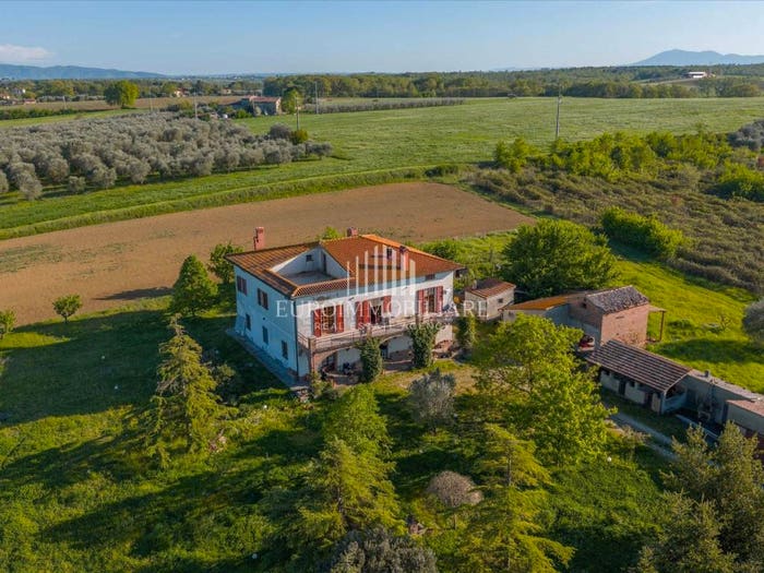 Casa con 6 locali in vendita in Via Paganico, Piana, Castiglione del Lago