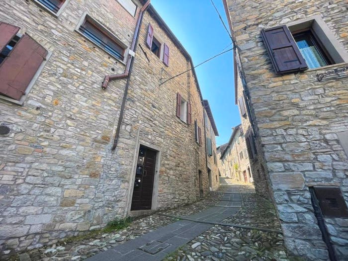 Casa quadrilocale in vendita in Borgo Manone, Centro, Calestano