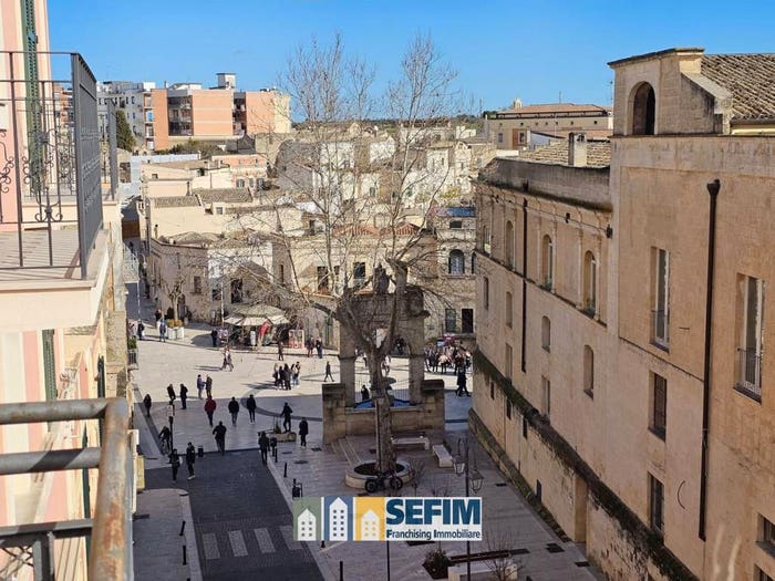Appartamento trilocale in vendita in Piazza Ascanio Persio, Centro, Matera