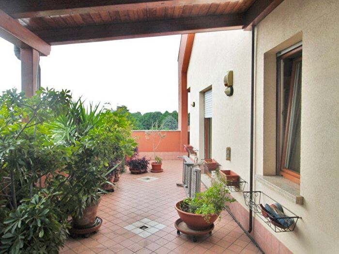 Appartamento quadrilocale in vendita in Viale Pietro Toselli, Piscina, Legnano