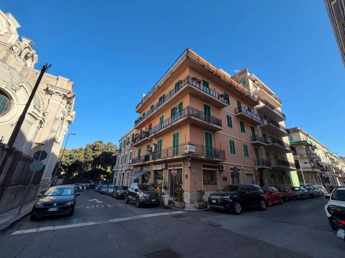 Appartamento quadrilocale in vendita in Via Alfredo Giovanni Cesareo, Tirone, Messina