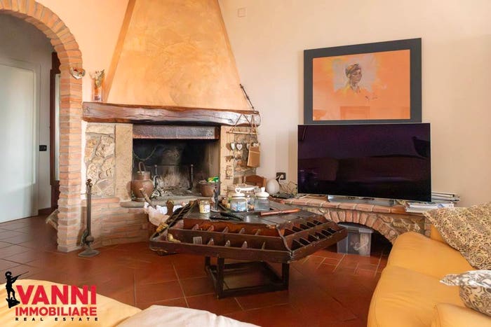 Appartamento con 6 locali in vendita in Via Montanara, Cecina Centro, Cecina