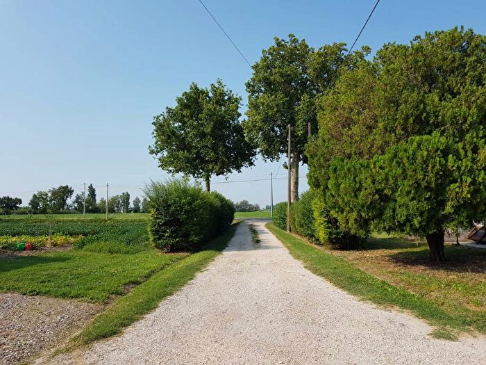 Casa con 6 locali in vendita in Strada Vo, Galvagnina, Pegognaga