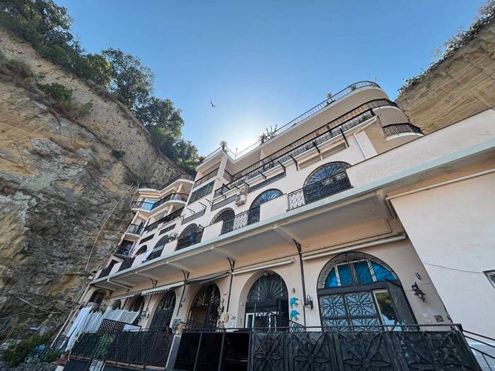 Appartamento con 5 locali in vendita in Via Ferdinando Russo, Posillipo, Napoli