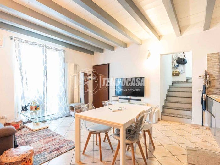 Appartamento trilocale in vendita in Via Giulini, Centro, Bosisio Parini
