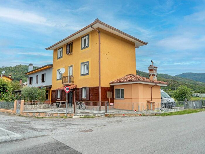 Appartamento trilocale in vendita in Frazione Di Ronchis, Centro, Torreano