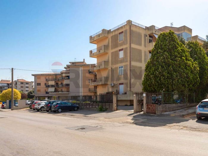 Appartamento con 6 locali in vendita in via bouganvillea, Centro, Caltagirone