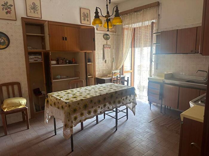 Appartamento bilocale in vendita in Via Santa Barbara, Centro Storico, Catanzaro