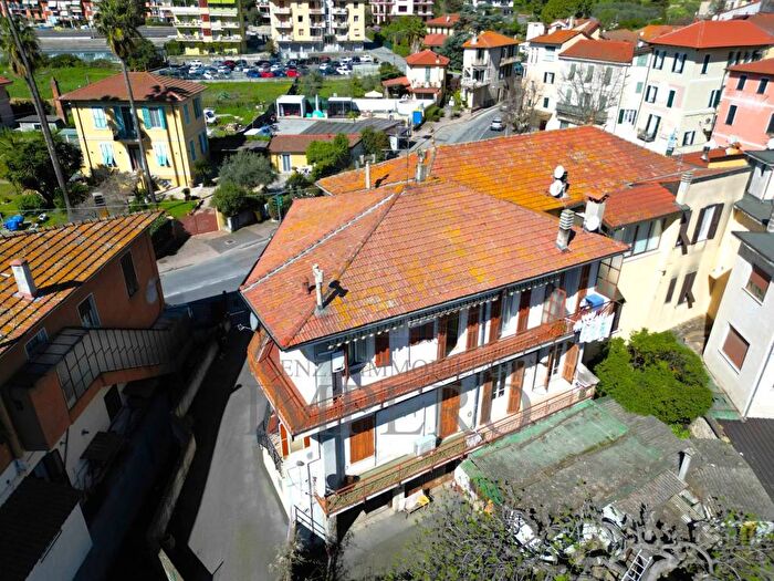 Casa quadrilocale in vendita in Corso Vittorio Emanuele, Centro, Camporosso