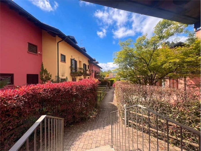 Appartamento quadrilocale in vendita in Via ronco, Centro, Taino