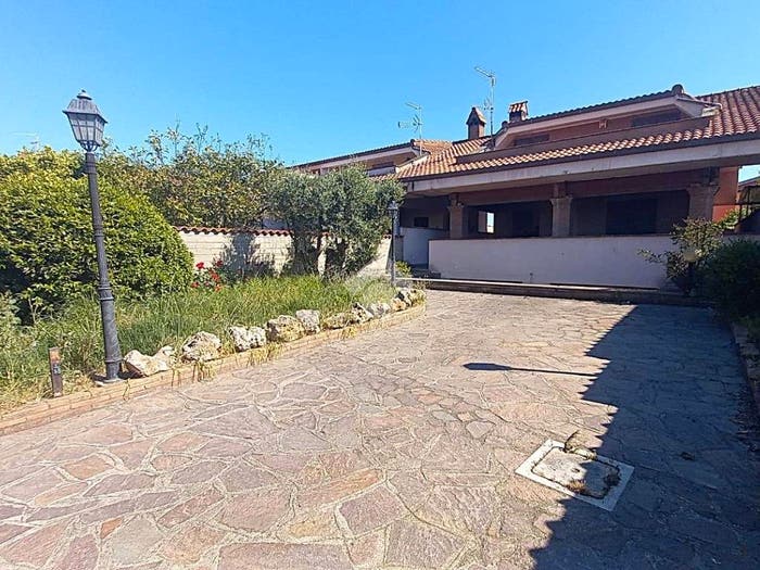 Casa quadrilocale in vendita in Via isernia, Nuova Florida, Ardea