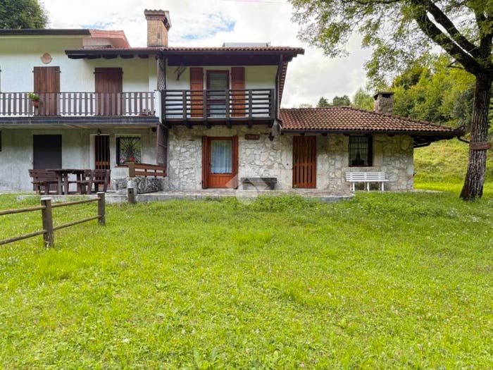 Casa trilocale in vendita in Via Novedet, Trasaghis