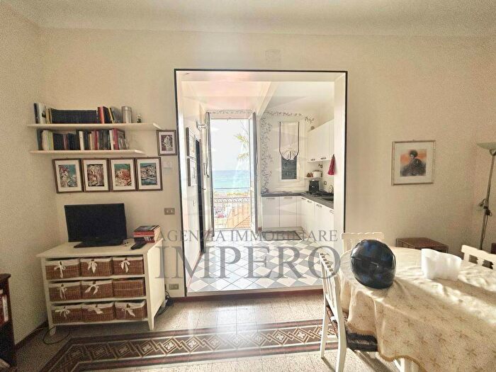 Appartamento bilocale in vendita in Via Vittorio Emanuele II, Centro, Bordighera