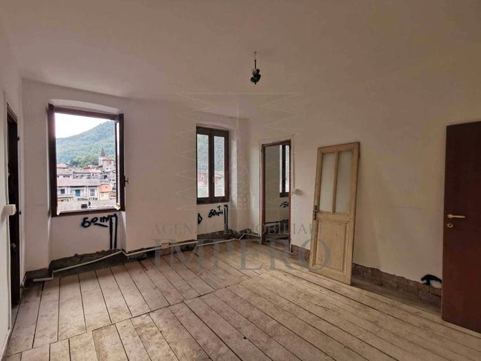 Appartamento con 5 locali in vendita in Via Nuova, Isolabona