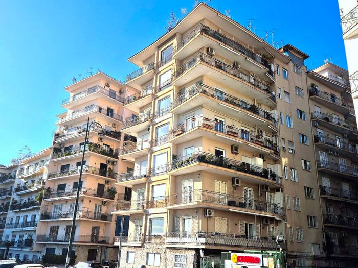 Appartamento con 6 locali in vendita in Via Aniello Falcone, Vomero, Napoli