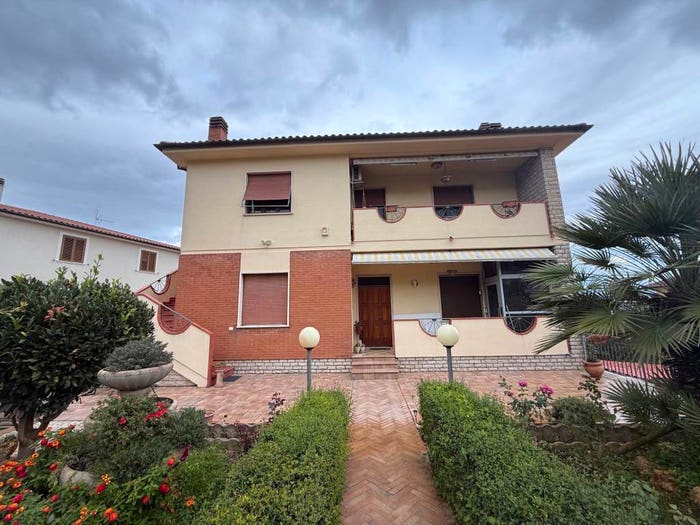 Casa con 6 locali in vendita in Strada Amerina, Narni Scalo, Narni