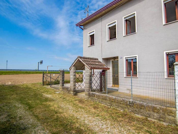Casa quadrilocale in vendita in Via Alto Adige, Campolongo Maggiore