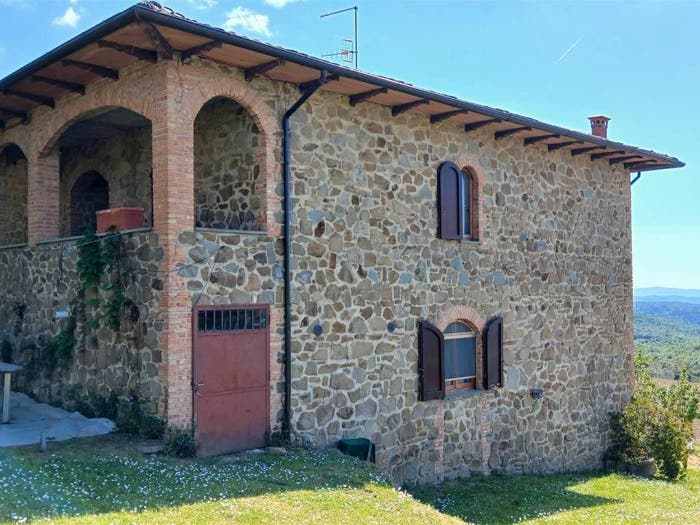 Casa con 6 locali in vendita in Trequanda