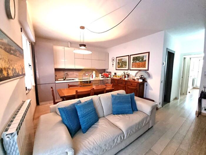 Casa con 6 locali in vendita in Via Fratelli Cairoli, Centro, Viareggio
