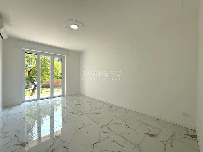 Appartamento trilocale in vendita in Corso degli Inglesi, Sanremo