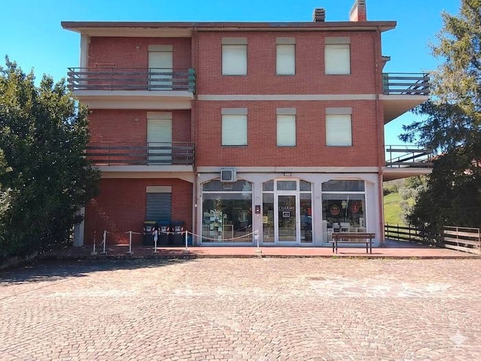 Appartamento con 6 locali in vendita in Via Santa Maria della Quercia, Narni Scalo, Narni