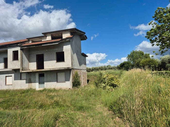 Casa con 6 locali in vendita in Via San Leonardo, Alatri