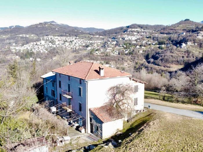 Casa con 6 locali in vendita in Via Damiano Chiesa, Berbenno