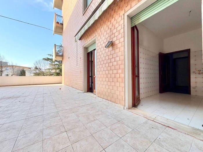 Appartamento con 6 locali in vendita in Via Francesco Angelini, Borgo Rodi, Ancona