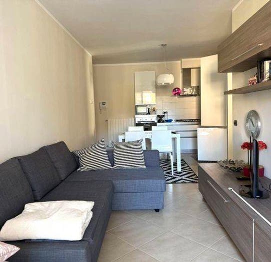 Appartamento trilocale in vendita in Marina di Massa Centro, Massa