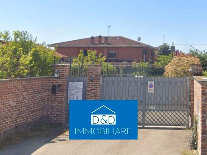 Casa con 6 locali in vendita in Piazza Don Fassino, Favari Avatanei, Poirino