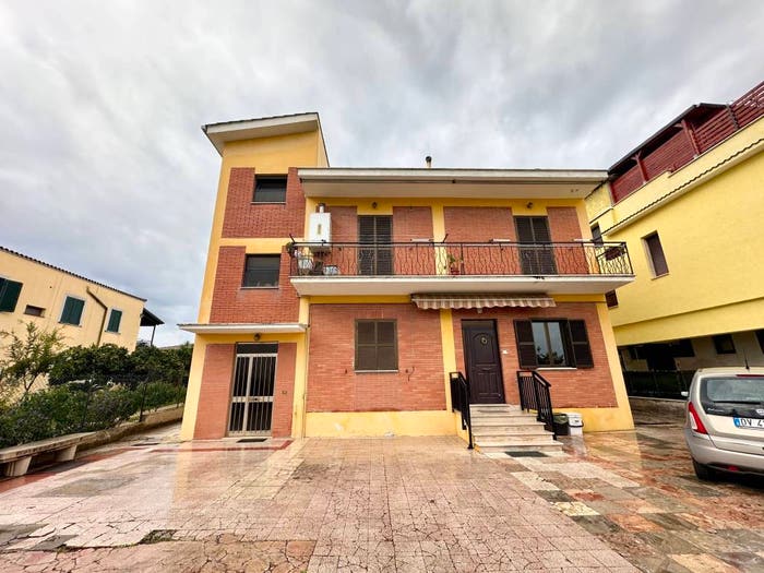 Appartamento trilocale in vendita in Via Cisternense, Campoleone Di Lanuvio, Lanuvio