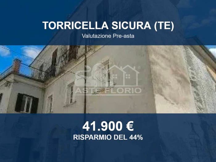 Appartamento con 6 locali in vendita in Via Largo della Chiesa, Piano Grande, Torricella Sicura