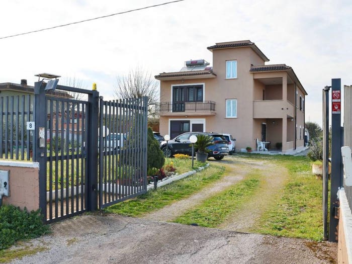Appartamento con 5 locali in vendita in Via Torre Astura, Cisterna di Latina