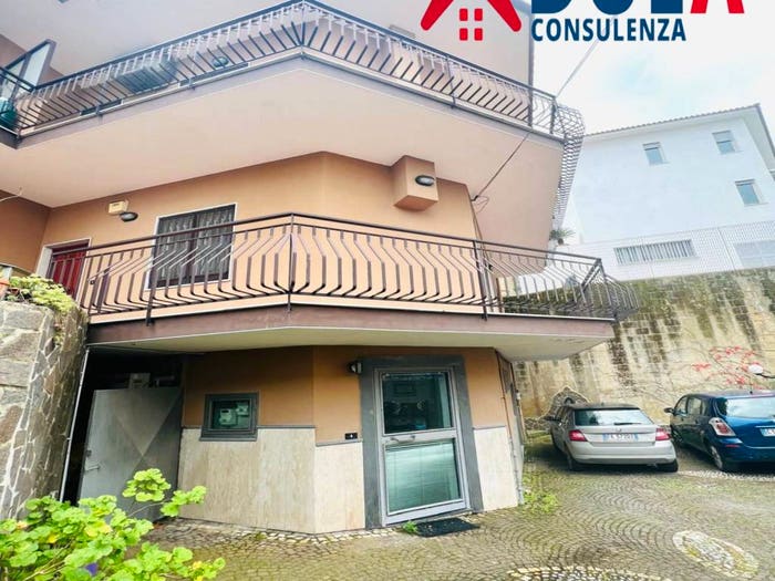 Casa con 6 locali in vendita in Via Montagna Spaccata, Pianura, Napoli