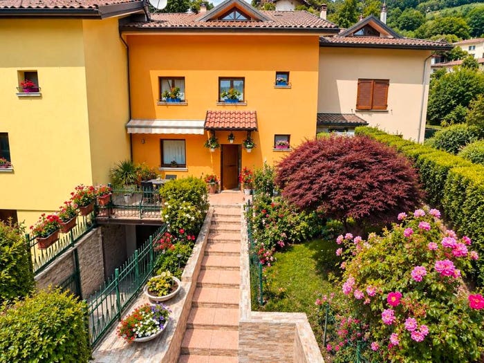 Casa quadrilocale in vendita in Via Caduti del Sassolungo, Calolziocorte