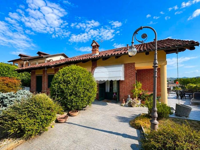 Casa con 6 locali in vendita in Via Noveiva, Castell'Alfero