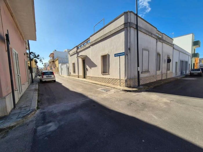 Casa con 6 locali in vendita in Via Ottobre, Centro, Neviano