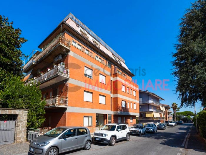 Appartamento trilocale in vendita in Viale degli Scozzesi, Centro, Marino