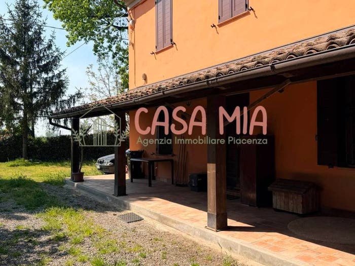 Casa quadrilocale in vendita in Località poggetto, Calendasco
