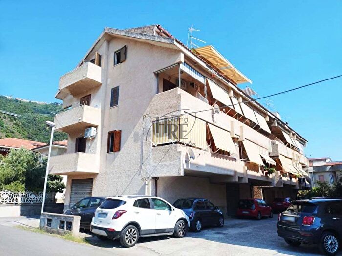 Appartamento trilocale in vendita in Via Milano, Marina, Guardia Piemontese