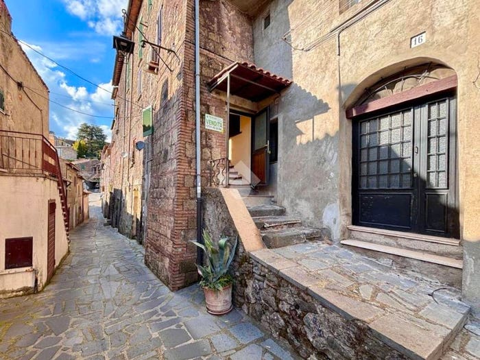 Appartamento bilocale in vendita in Via del Conicchio, Latera