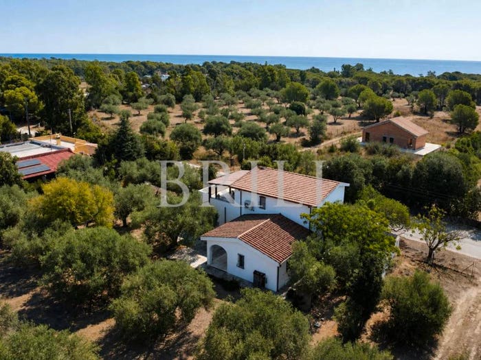 Casa con 6 locali in vendita in lungomare di Sa Curcurica, Cala Liberotto, Orosei