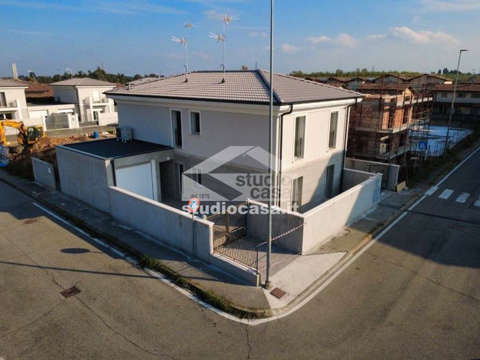 Casa quadrilocale in vendita in Via battaglia di lepanto, Ombriano Sabbioni San Carlo, Crema