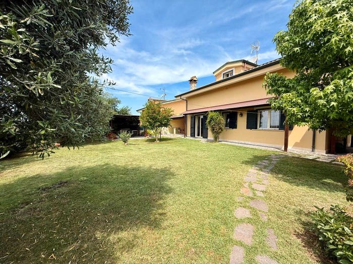 Casa trilocale in vendita in Piazza Umberto I, Centro, Sant'Angelo Romano